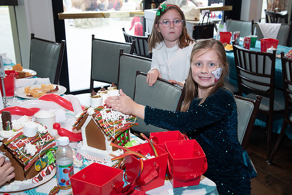 VE_2025_GINGERBREAD_PARY_0978