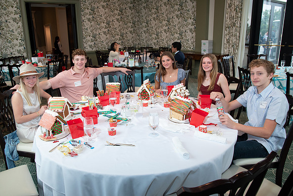 VE_2025_GINGERBREAD_PARY_1020