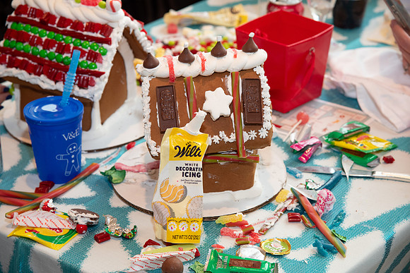 VE_2025_GINGERBREAD_PARY_1030