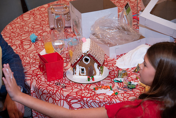 VE_2025_GINGERBREAD_PARY_1086