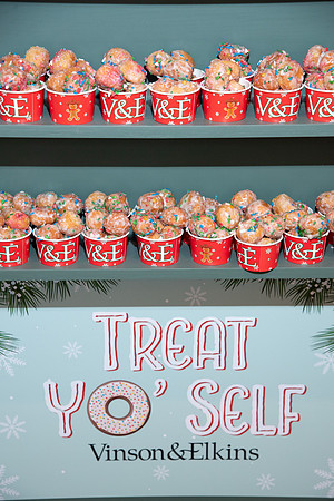 VE_2025_GINGERBREAD_PARY_1171