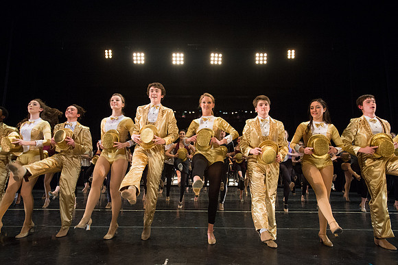 KIN_CHORUS_LINE_MONDAY_128
