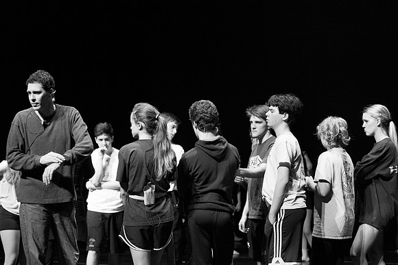 KIN_CHORUS_LINE_MONDAY_389