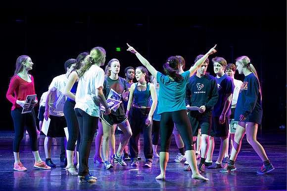 KIN_CHORUS_LINE_MONDAY_347
