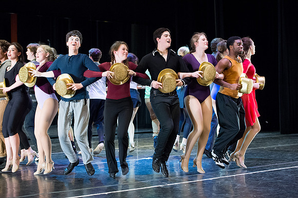 KIN_CHORUS_LINE_MONDAY_257