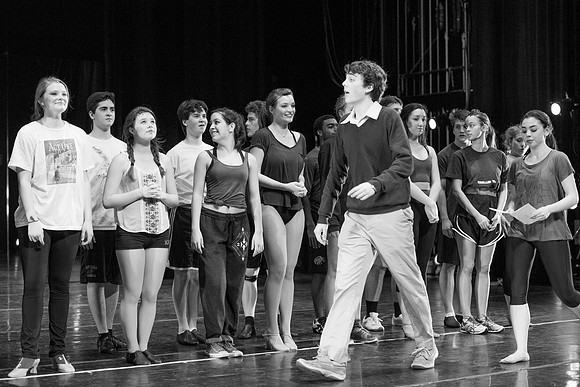 KIN_CHORUS_LINE_MONDAY_345