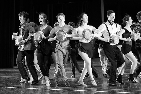 KIN_CHORUS_LINE_MONDAY_098