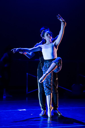 KIN_CHORUS_LINE_MONDAY_376