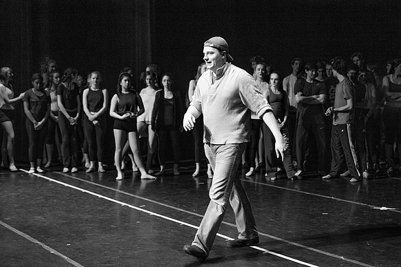 KIN_CHORUS_LINE_MONDAY_366