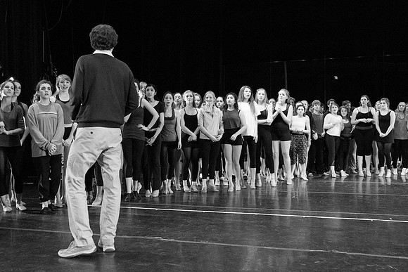 KIN_CHORUS_LINE_MONDAY_148