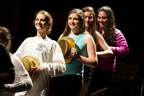 KIN_CHORUS_LINE_MONDAY_052
