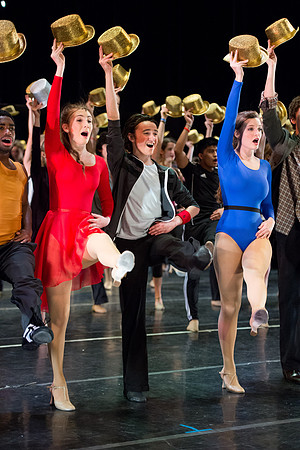 KIN_CHORUS_LINE_MONDAY_263