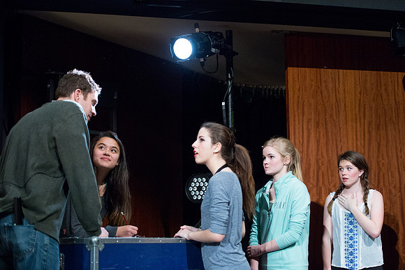 KIN_CHORUS_LINE_MONDAY_320