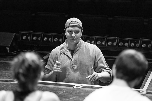 KIN_CHORUS_LINE_MONDAY_357