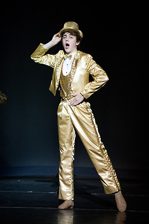 KIN_CHORUS_LINE_MONDAY_280