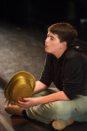 KIN_CHORUS_LINE_MONDAY_084