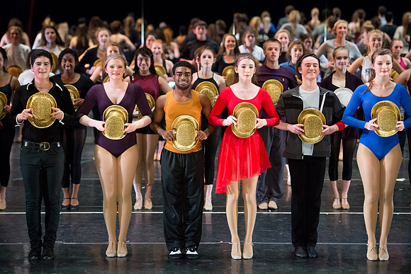 KIN_CHORUS_LINE_MONDAY_265