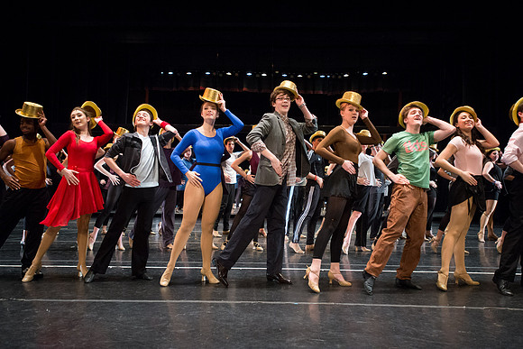KIN_CHORUS_LINE_MONDAY_167