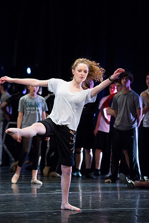 KIN_CHORUS_LINE_MONDAY_333