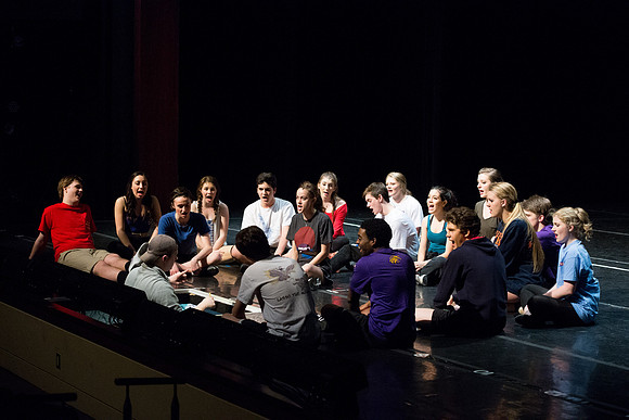 KIN_CHORUS_LINE_MONDAY_363