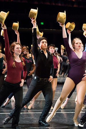 KIN_CHORUS_LINE_MONDAY_260