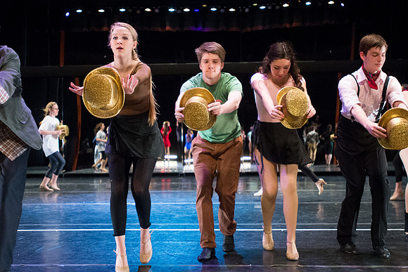 KIN_CHORUS_LINE_MONDAY_166