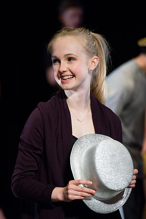 KIN_CHORUS_LINE_MONDAY_208