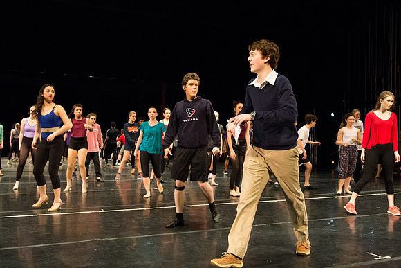 KIN_CHORUS_LINE_MONDAY_135