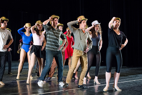 KIN_CHORUS_LINE_MONDAY_255