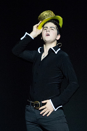 KIN_CHORUS_LINE_MONDAY_240