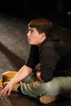 KIN_CHORUS_LINE_MONDAY_083