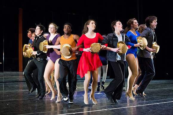 KIN_CHORUS_LINE_MONDAY_256