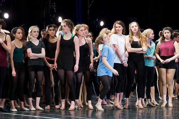 KIN_CHORUS_LINE_MONDAY_326