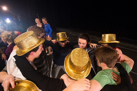 KIN_CHORUS_LINE_MONDAY_114