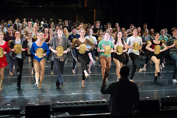 KIN_CHORUS_LINE_MONDAY_266