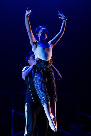 KIN_CHORUS_LINE_MONDAY_374