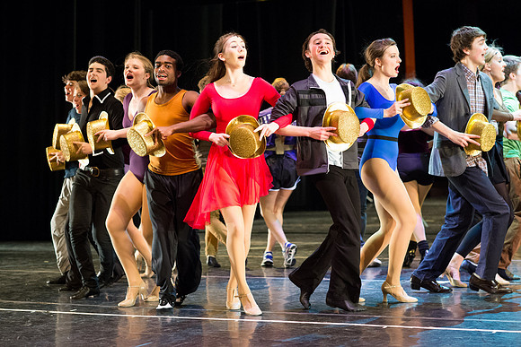 KIN_CHORUS_LINE_MONDAY_101