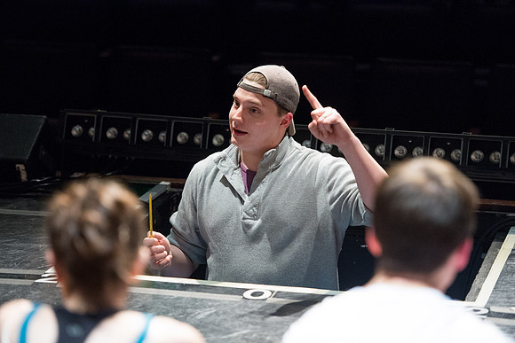 KIN_CHORUS_LINE_MONDAY_358