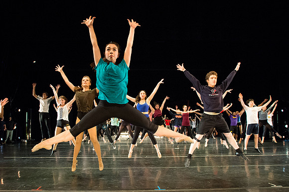 KIN_CHORUS_LINE_MONDAY_136