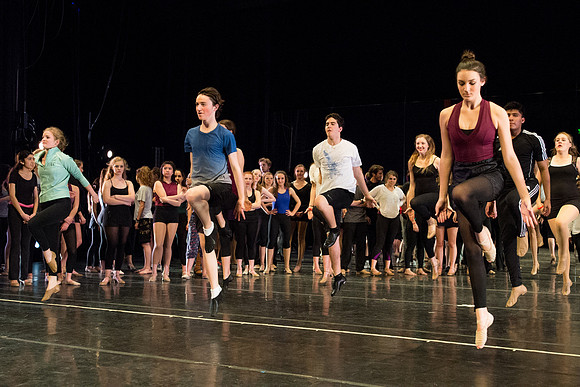 KIN_CHORUS_LINE_MONDAY_144