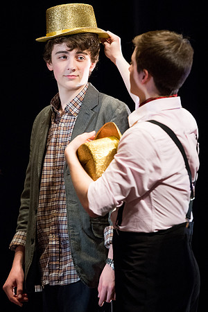 KIN_CHORUS_LINE_MONDAY_200