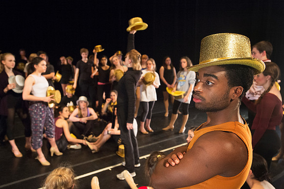 KIN_CHORUS_LINE_MONDAY_107