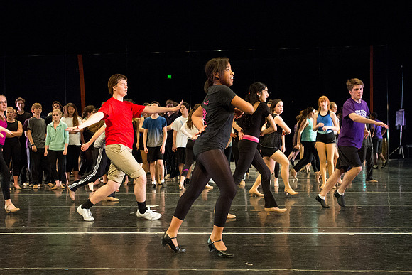 KIN_CHORUS_LINE_MONDAY_142