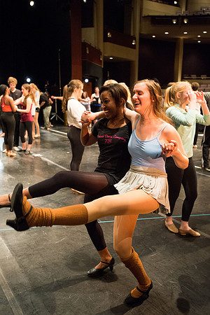 KIN_CHORUS_LINE_MONDAY_129