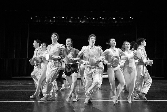 KIN_CHORUS_LINE_MONDAY_120
