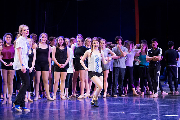 KIN_CHORUS_LINE_MONDAY_327