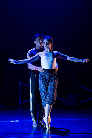 KIN_CHORUS_LINE_MONDAY_375