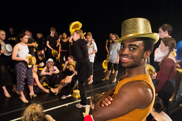 KIN_CHORUS_LINE_MONDAY_108