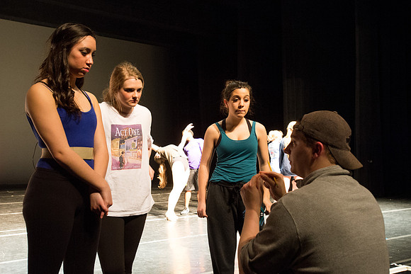 KIN_CHORUS_LINE_MONDAY_160