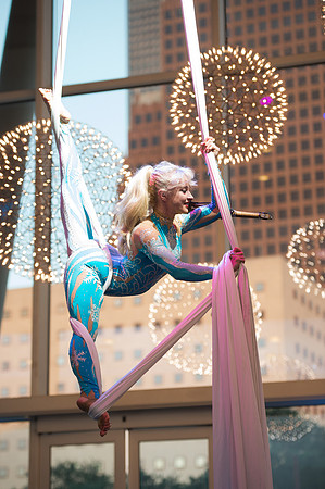 V&E_PROM_AERIALIST_06